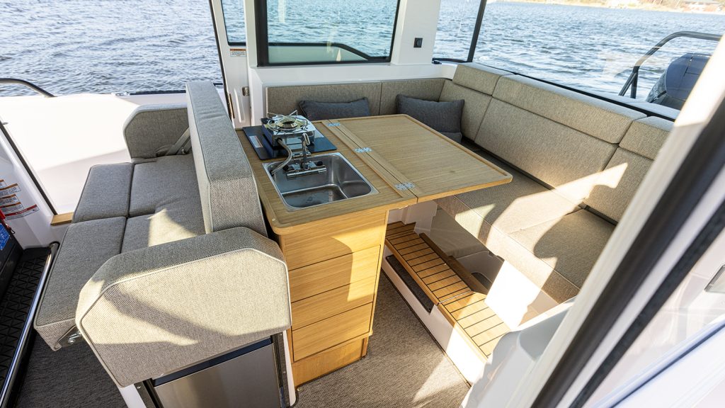 Axopar_37_XC_2025_800hk_ (14)