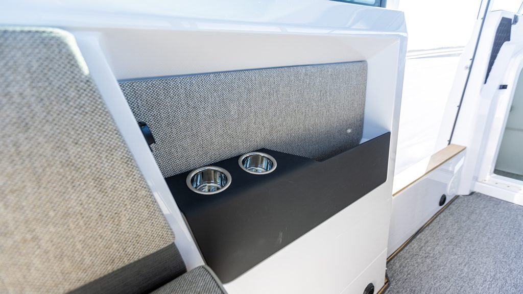 Axopar_37_XC_2025_800hk_ (24)