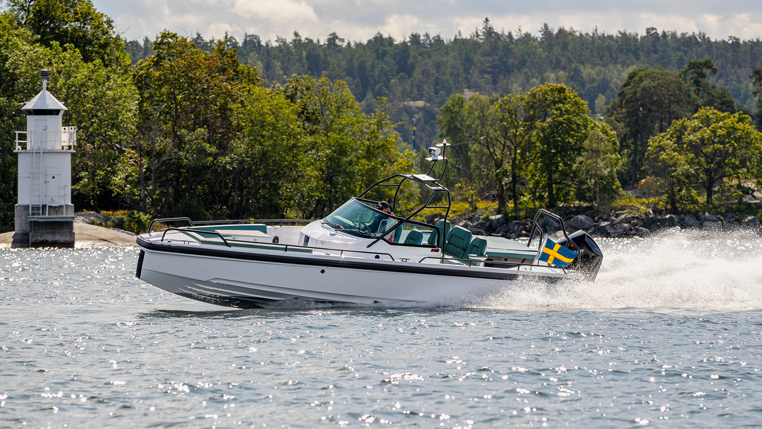 Axopar-28-O-gallery-28-Open-AC-84I1247__ScaleHeightWzIxNjBd copy