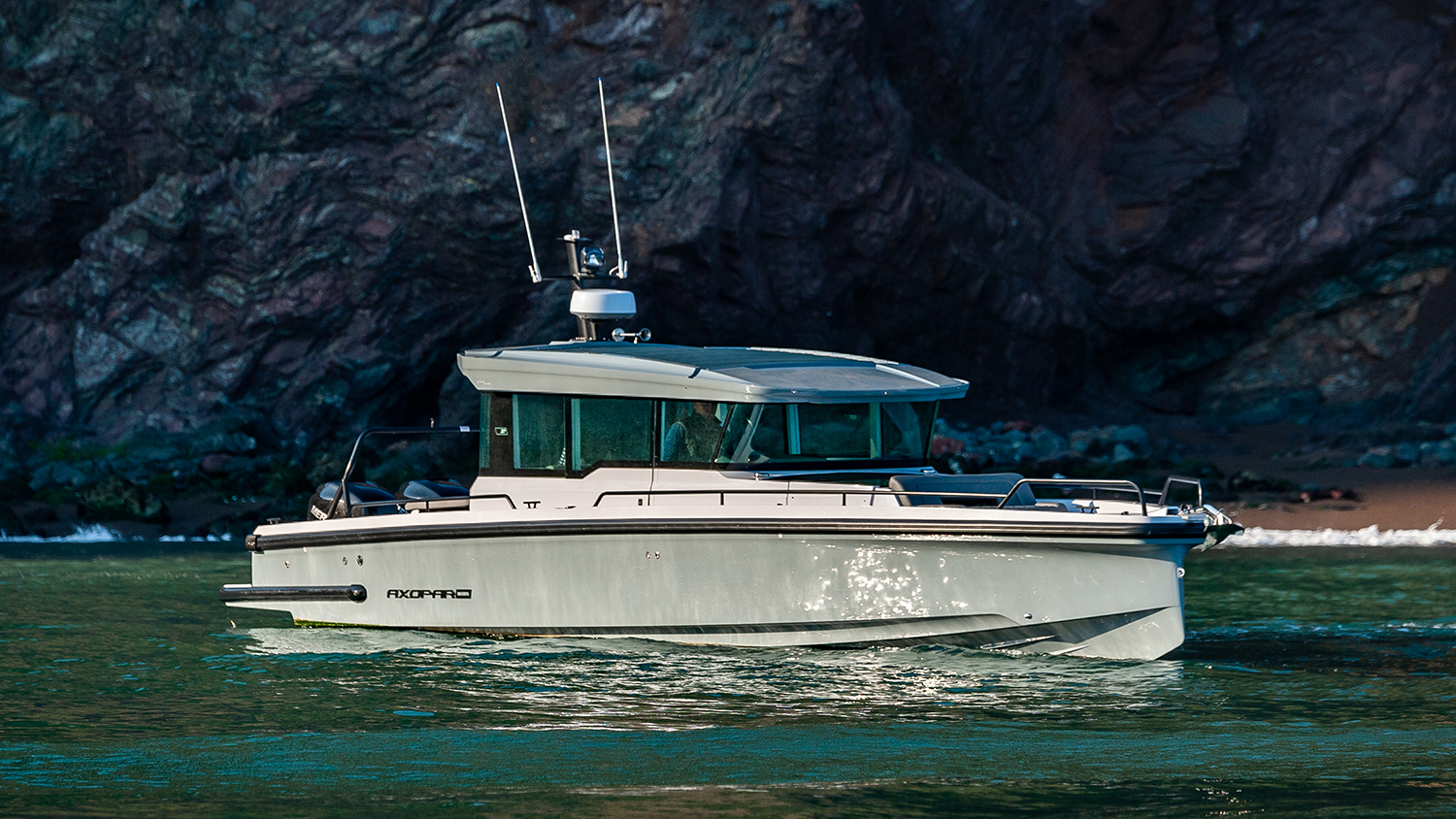 Axopar 37 XC Cross Cabin