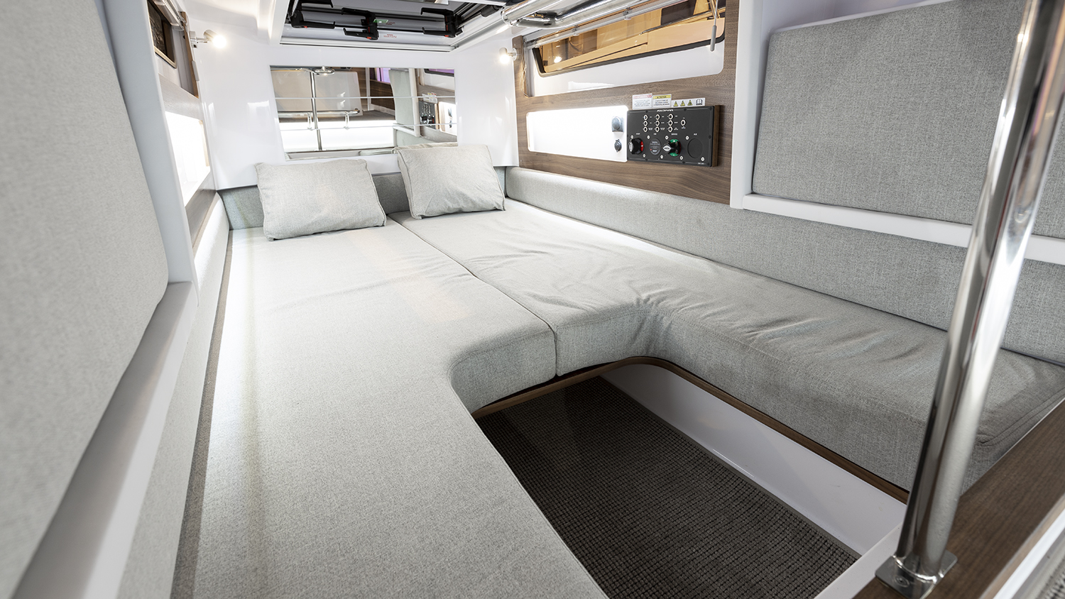 Axopar_28_Cabin_2022_akterkabin