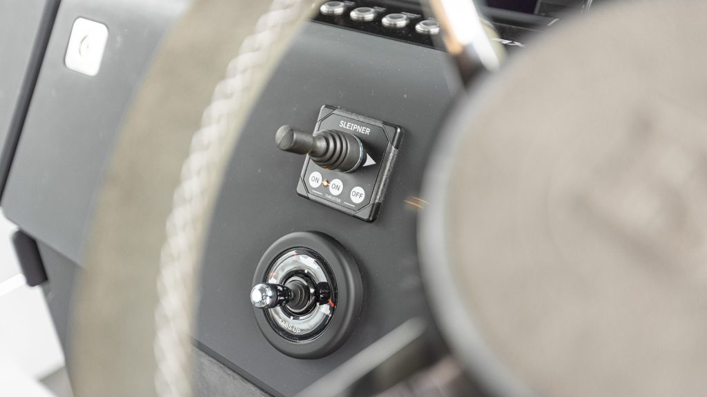 Axopar_37_XC_2024_18_MercuryV10_350hk_Nimbuslidingö (13)