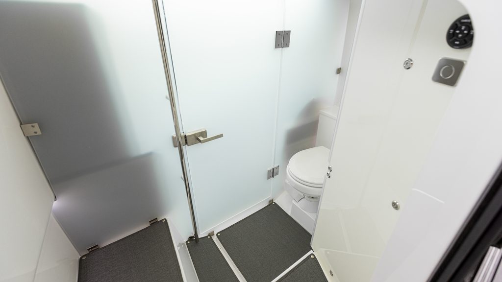 Axopar_37_XC_2024_18_MercuryV10_350hk_Nimbuslidingö (5)