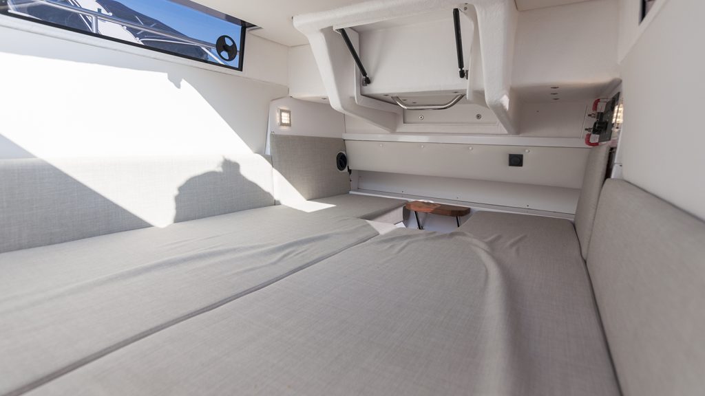 Axopar_28_Open_Cabin_Nimbusstockholm_akterkabin