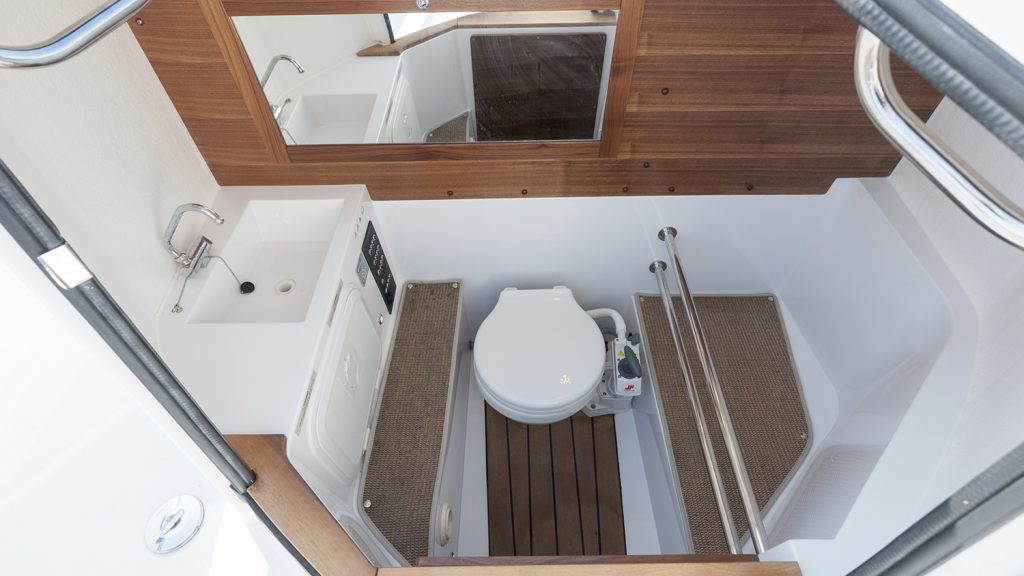 Axopar_28_Open_Cabin_Nimbusstockholm_toalett