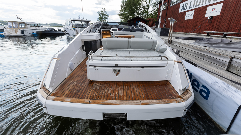 Fairline_F_Line_33_Nimbuslidingö (21)
