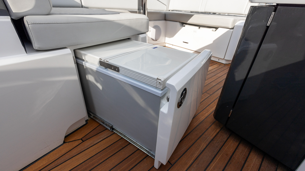 Fairline_F_Line_33_Nimbuslidingö (25)