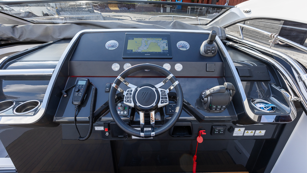 Fairline_F_Line_33_Nimbuslidingö (33)