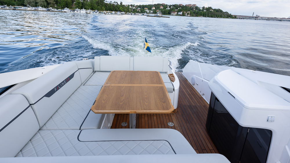 Fairline_F_Line_33_Nimbuslidingö (39)