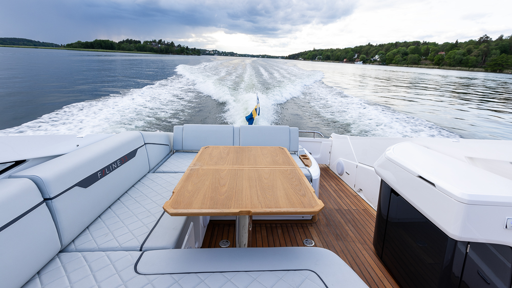 Fairline_F_Line_33_Nimbuslidingö (45)