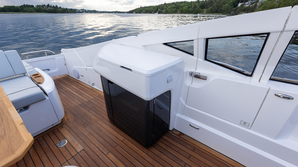 Fairline_F_Line_33_Nimbuslidingö (49)