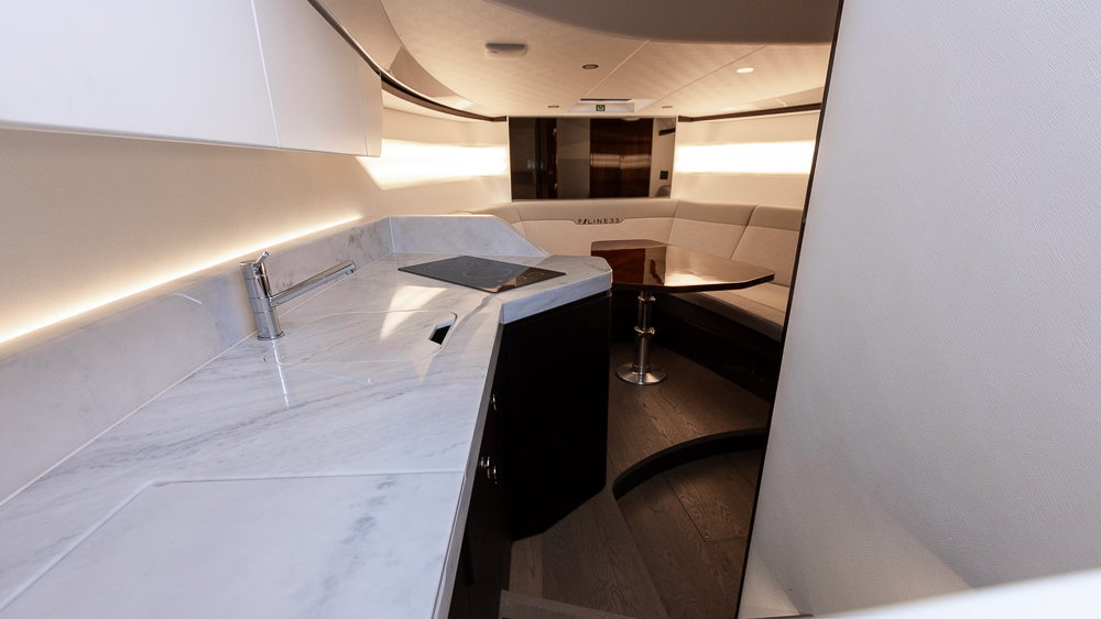 Fairline_F_Line_33_Nimbuslidingö (52)