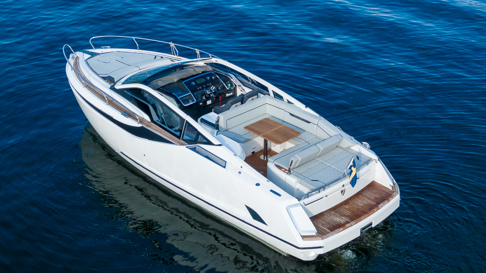 Fairline_F_Line_33_Nimbuslidingö (76)