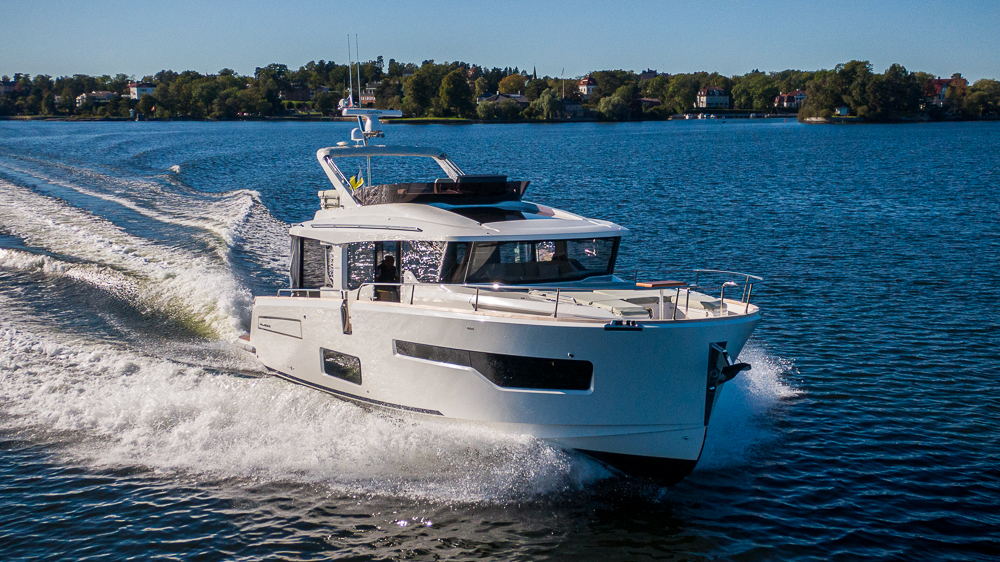 Provkör vårt flaggskepp Nimbus 495 Flybridge