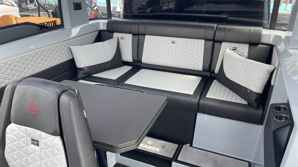 Brabus_Shadow_900_XC_blackOPS_2022_aktersoffa