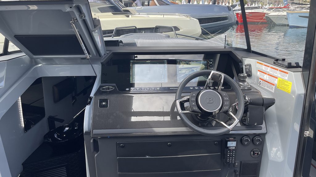 Brabus_Shadow_900_XC_blackOPS_2022_cockpit