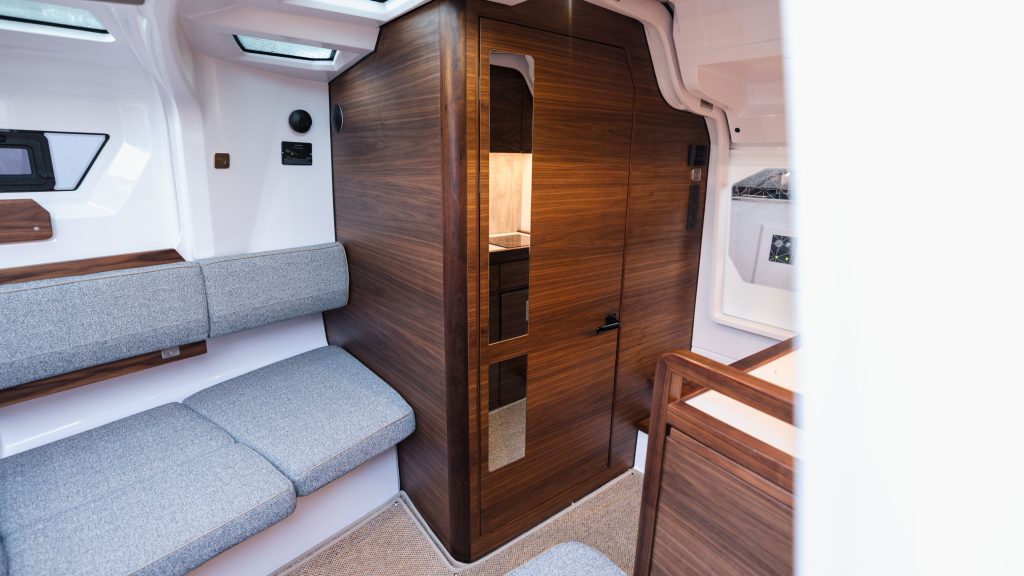 Axopar_38_XC_CrossCabin_2026_Nimbusstockholm_lidingö (23)