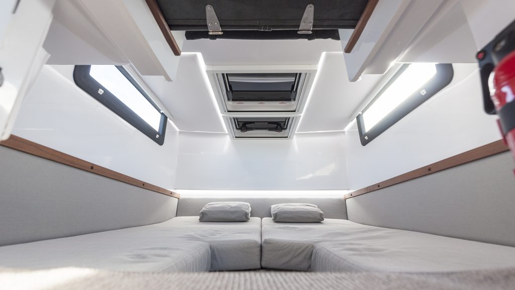 Axopar_37_Cabin_2018_Nimbusstockholm_aftcabin