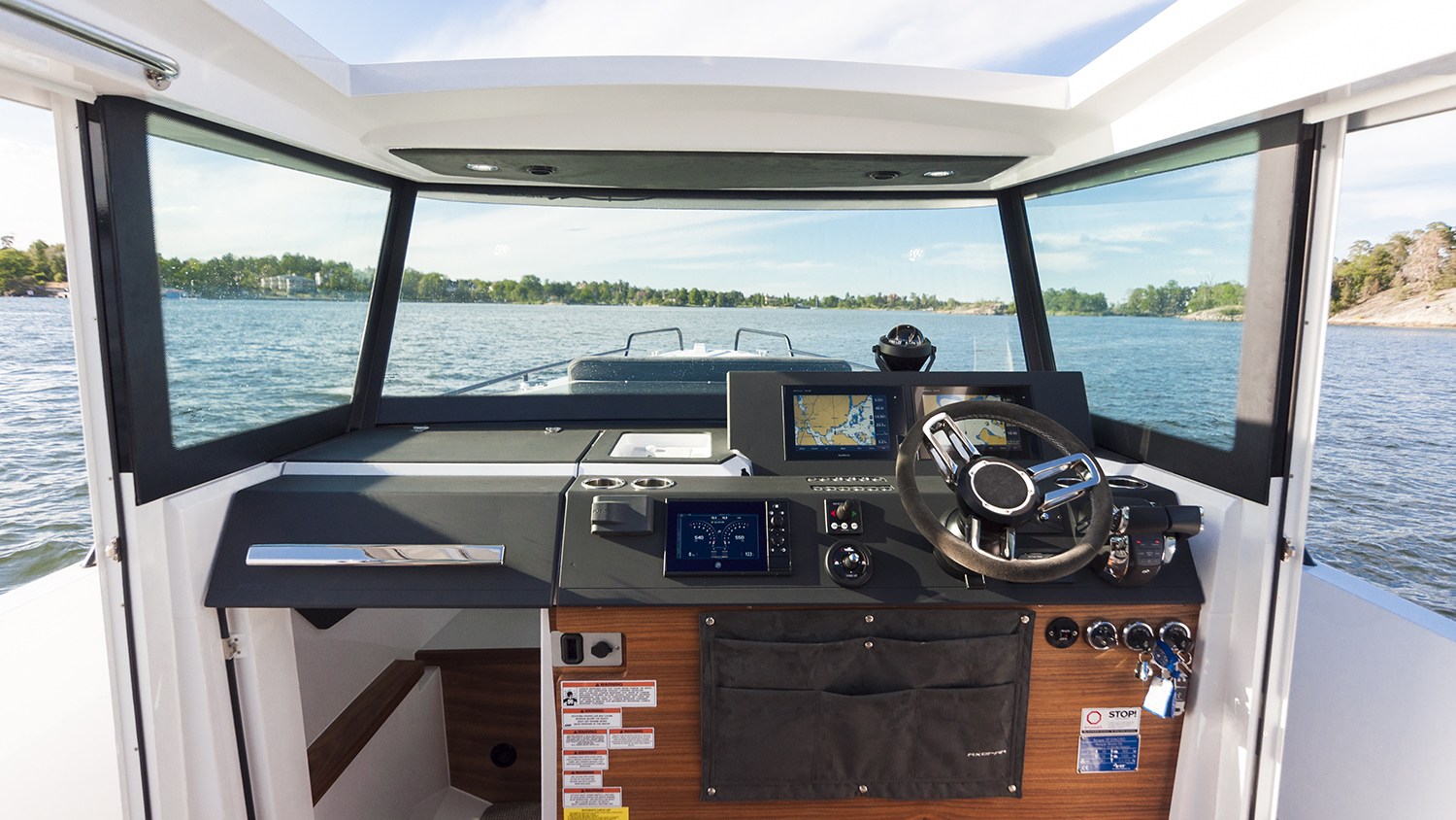 Axopar_37_Cabin_2018_Nimbusstockholm_cockpit