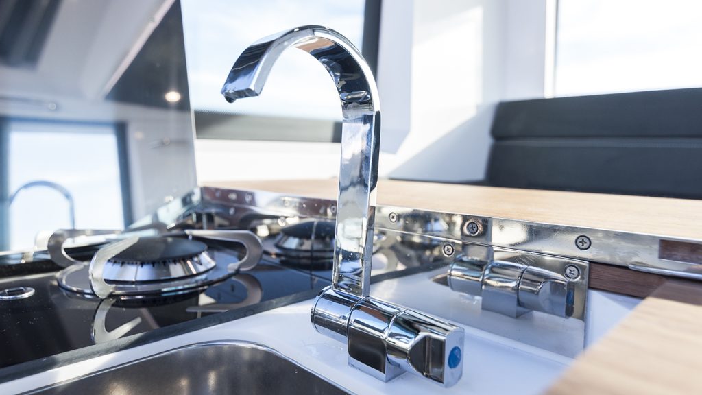 Axopar_37_Cabin_2018_Nimbusstockholm_zink