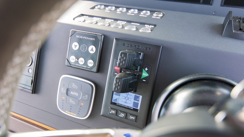 Axopar_37_Cabin_2019_Nimbusstockholm_bogpropeller