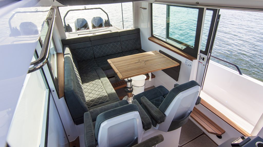 Axopar_37_Cabin_2019_Nimbusstockholm_bord