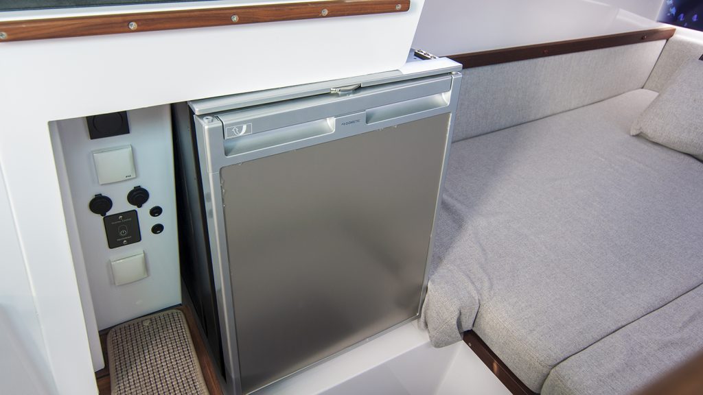 Axopar_37_Cabin_2019_Nimbusstockholm_inverter