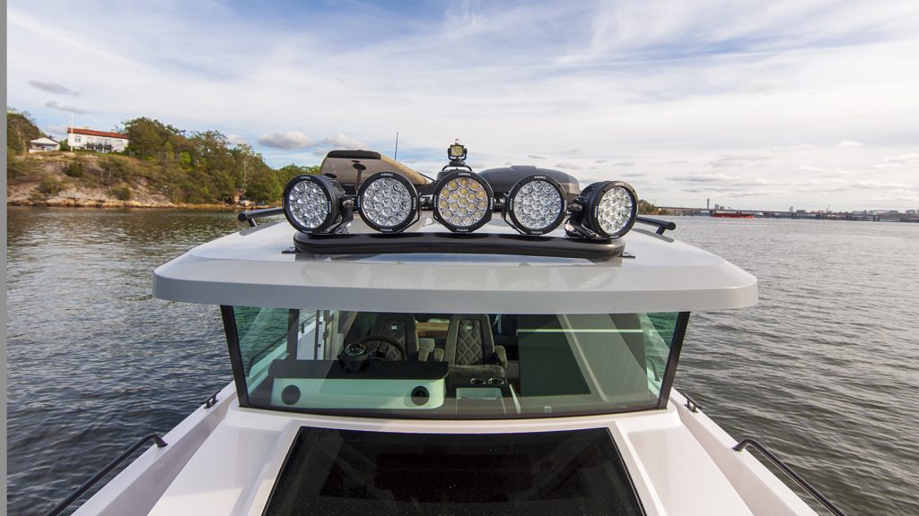 Axopar_37_Cabin_2019_Nimbusstockholm_ljusramp