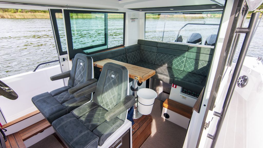 Axopar_37_Cabin_2019_Nimbusstockholm_salong