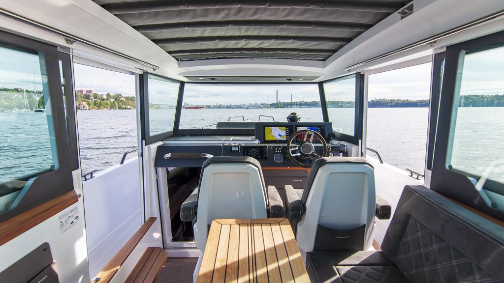 Axopar_37_Cabin_2019_Nimbusstockholm_sittbrunn