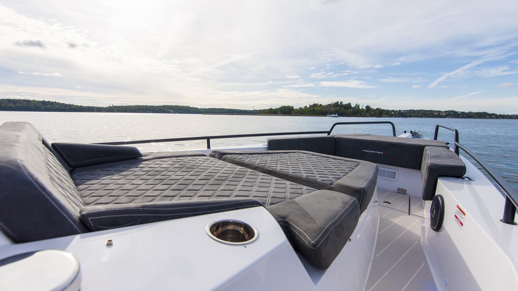 Axopar_37_Cabin_2019_Nimbusstockholm_solbädd