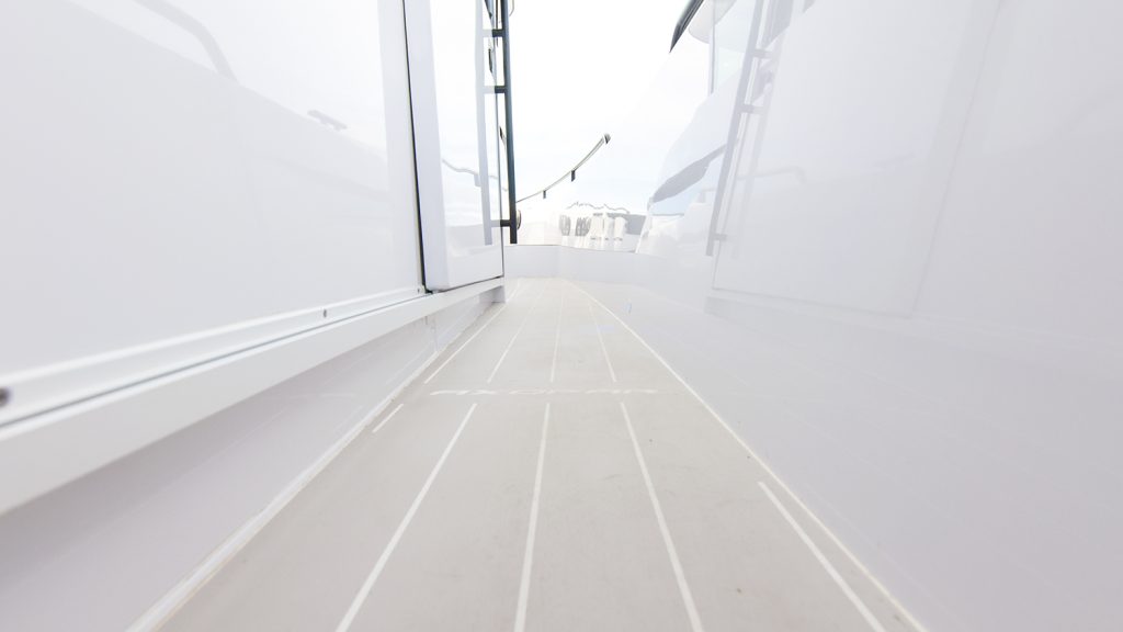 Axopar_37_Cabin_2019_Nimbusstockholm_walk_around