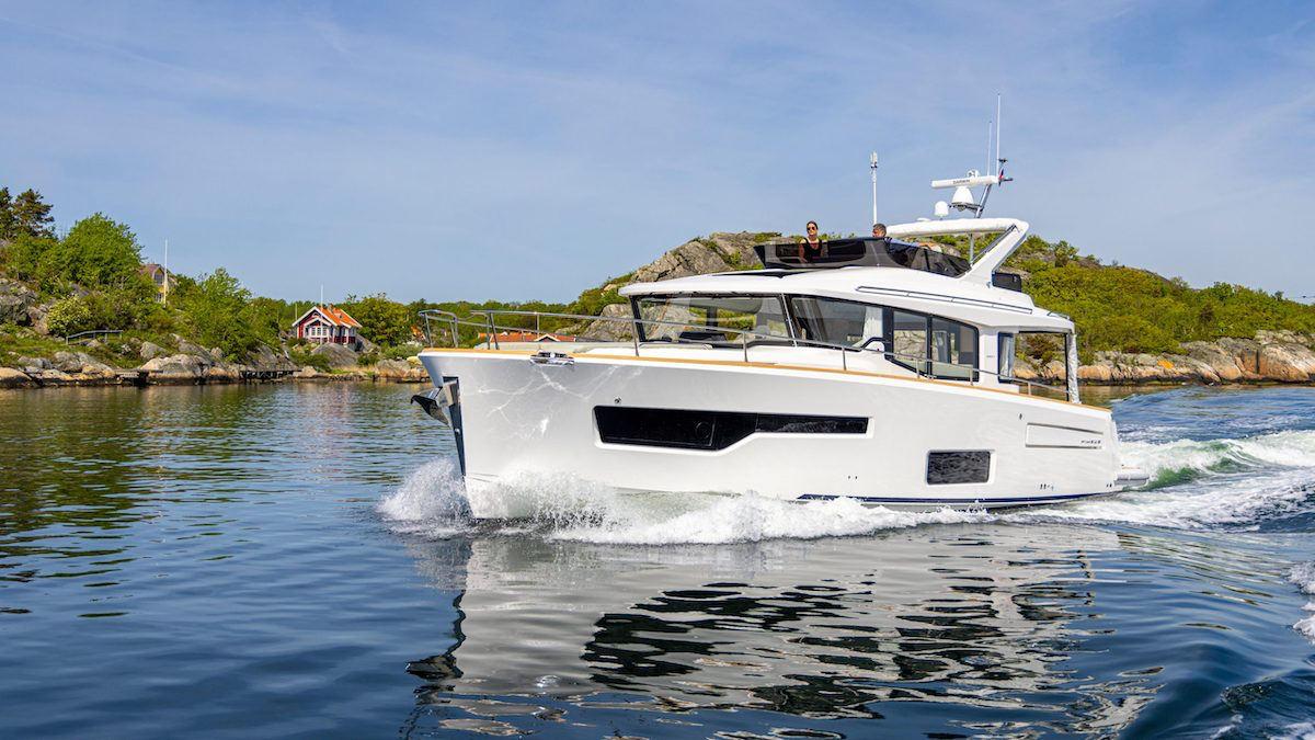 Nimbus-Web-Exterior-Fore-Deck-3840x2160-X8-scaled-1-12