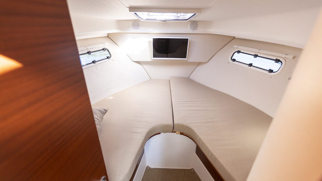 Nimbus_305_Coupé_2016_förkabin