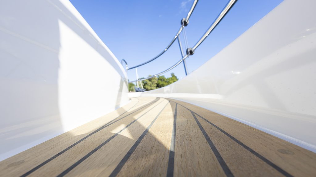 Nimbus_305_Coupé_2016_teakdäck