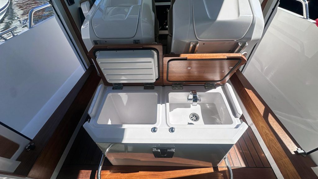 Axopar_28_Cabin_2019 (21)