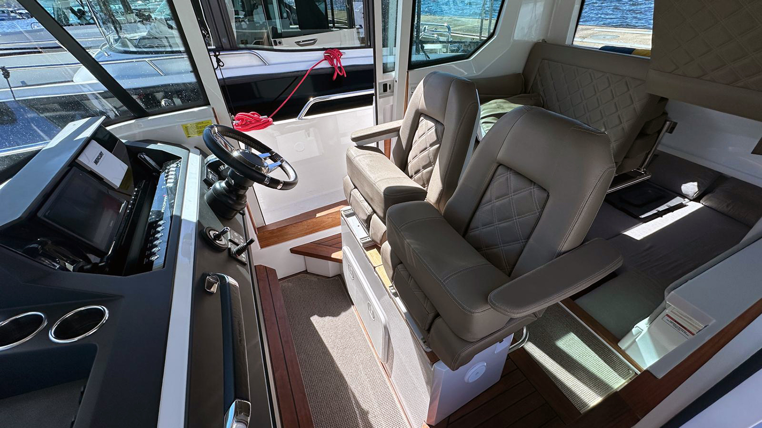 Axopar_28_Cabin_2019 (4)