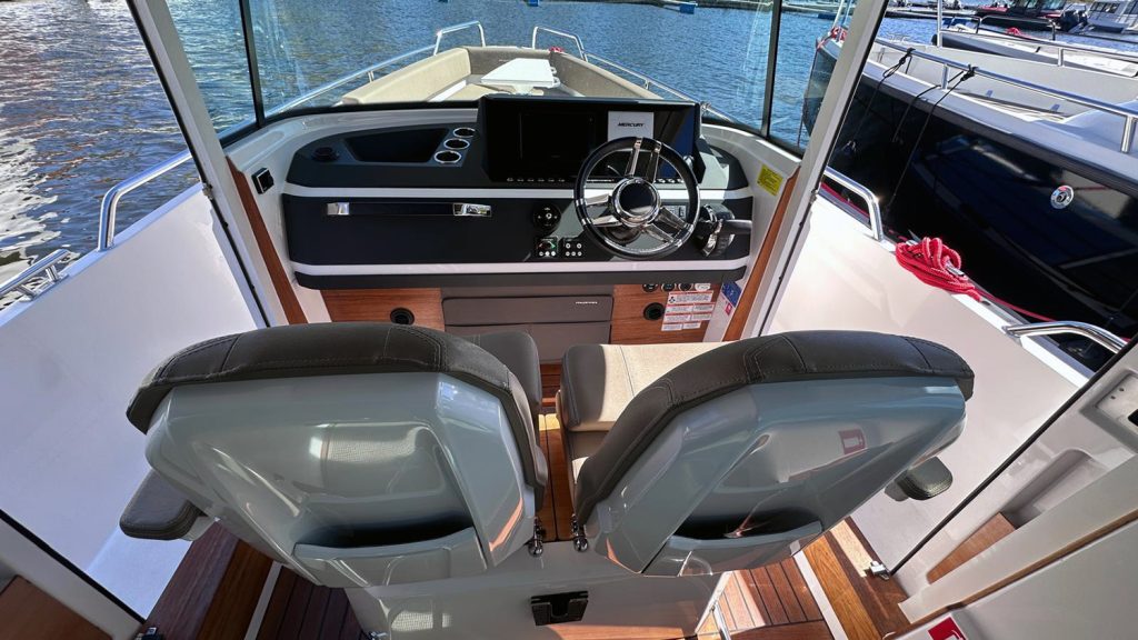 Axopar_28_Cabin_2019 (6)