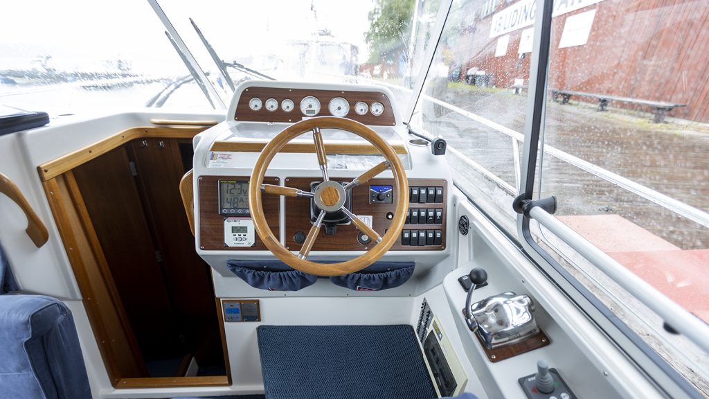 Nimbus_320_Coupé_2008_cockpit