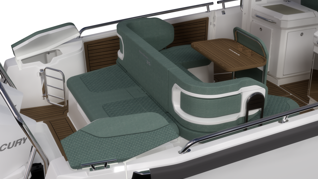 ST35_aftdeck_5sidehatch