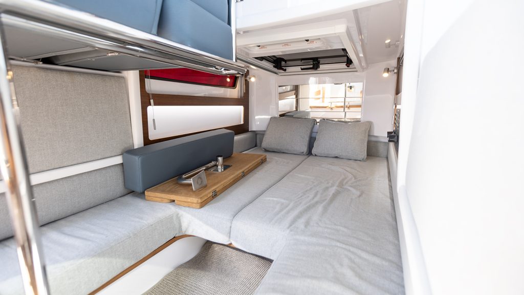 Axopar_28_Cabin_2022 (8)