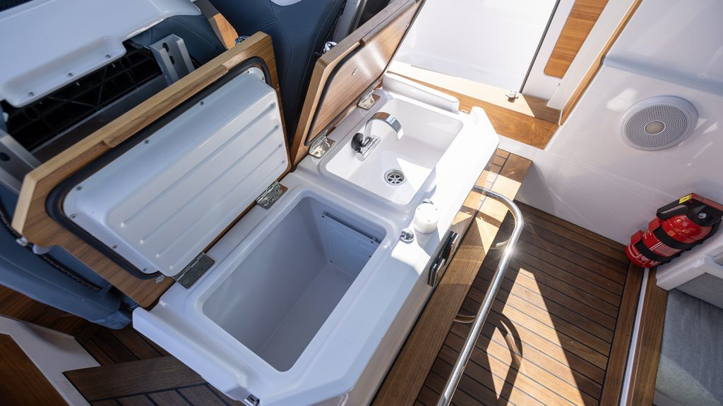 Axopar_28_Cabin_2022 (9)